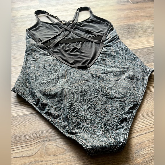 Carve Designs Women’s Beacon One Piece Swim,
Kima Geometric Pattern Print- L - Picture 9 of 11